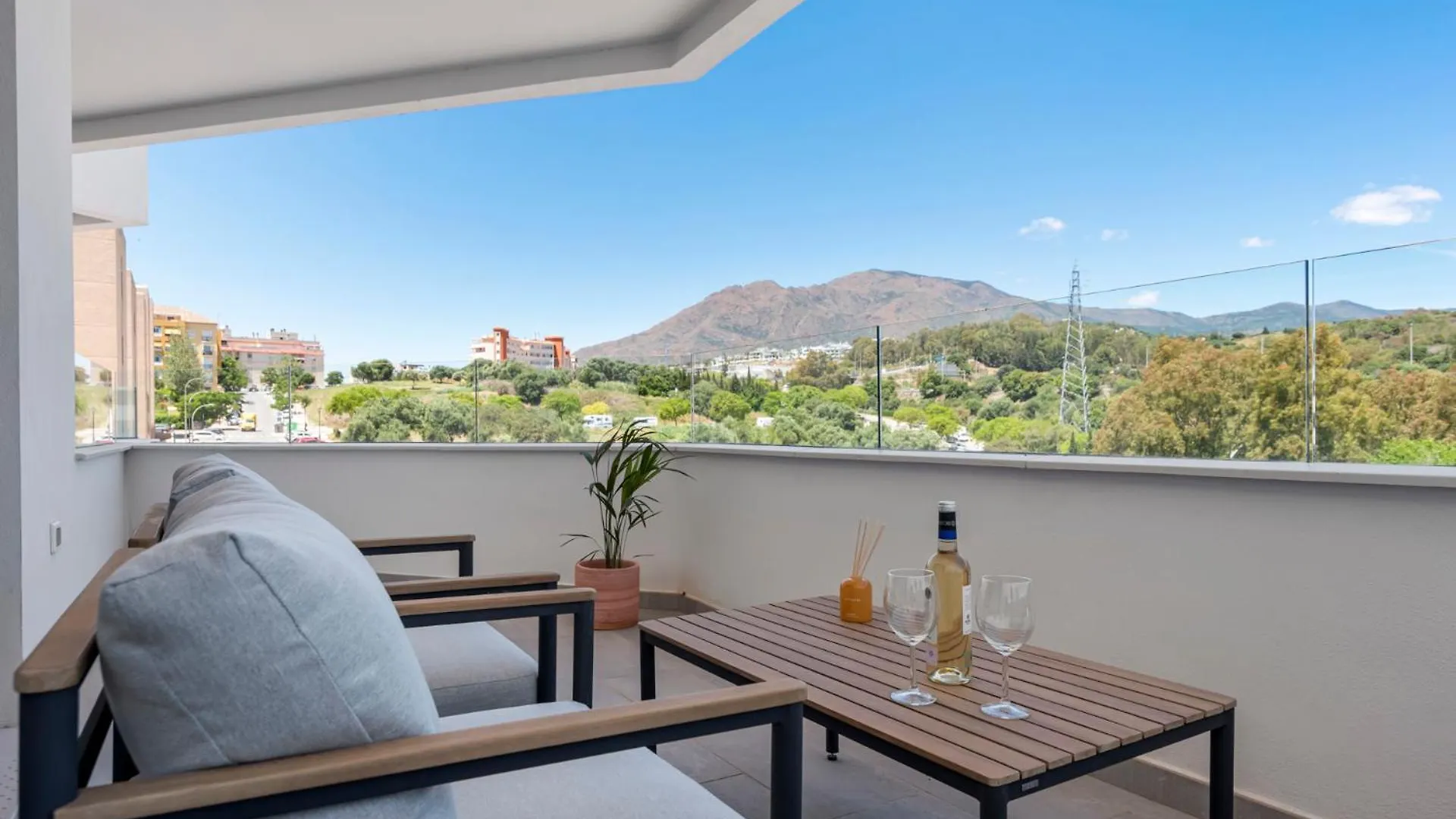 Casa Maddie - Panoramic View Penthouse Estepona Apartment